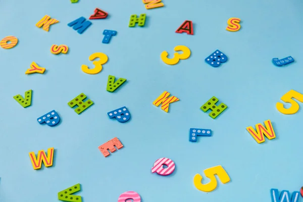 Divertidas Letras Preescolares Sobre Fondo Azul — Foto de Stock