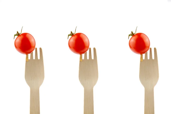 Cereja Tomate Garfo Madeira Fundo Branco Conceito Alimentação Saudável — Fotografia de Stock