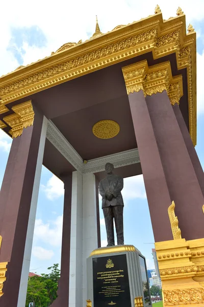 Estátua Rei Padre Norodom Sihanouk Phnom Penh Camboja — Fotografia de Stock