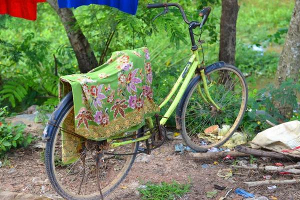 Cykel Som Väntar Utanför Traditionella Byn Kambodja — Stockfoto