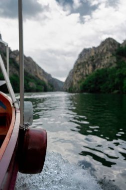 Makedonya'da Canyon Matki üzerinde tekne görünümü