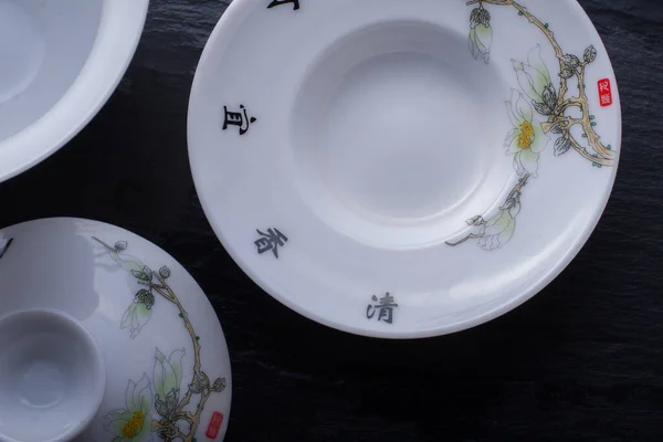 Taça de porcelana chinesa Gaiwan.traditional com padrão sakura — Fotografia de Stock