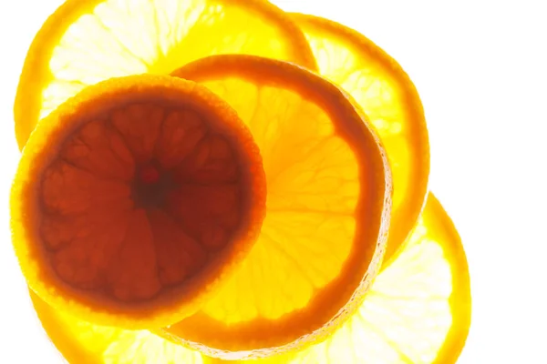 Zamknij grupę plasterków pomarańczy z backlite. makro zdjęcie — Zdjęcie stockowe