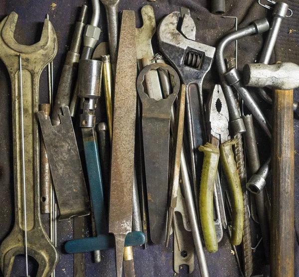 Herramientas Para Mantenimiento Reparación Automóviles Motores Colocadas Banco Trabajo Del — Foto de Stock