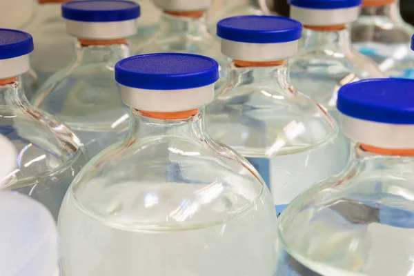 şişe serum sodyum klorür solüsyonu ile cam - şişe