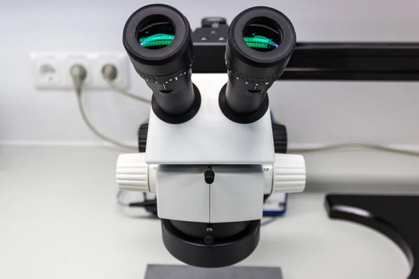 Μικροσκόπιο Ένα Εργαστήριο Έρευνα Διοφθαλμική Χειρουργικό Μικροσκόπιο — Φωτογραφία Αρχείου