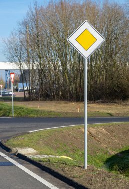 trafik işareti bir Street - verim işareti veya vermek yol işareti