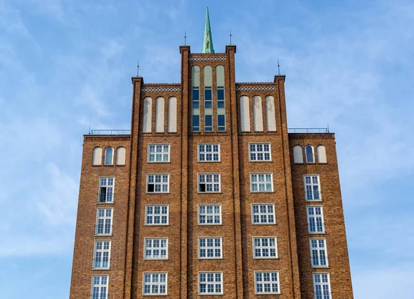 Fasada Starego Budynku Mieście Rostock Ceglana Ściana Oknami — Zdjęcie stockowe