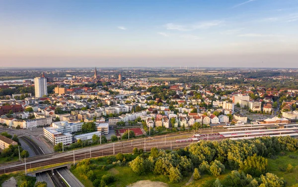 Luftaufnahme Der Stadt Rostock Bahngleise Warnow Und Kraftwerkskamin Hintergrund — Stockfoto