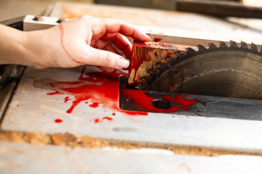 El ve daire testere disk beyaz zemin üzerine, emniyet ilk kanlı