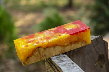 döküm epoksi reçine Afzelia sabitleme burl egzotik ahşap, sarı kırmızı sanat arka plan dokusu, hybrid için boşluklar kapatalım