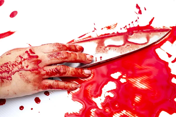 Deba ナイフ流血白い背景に 社会的な暴力ハロウィーン コンセプトで女性の手に — ストック写真