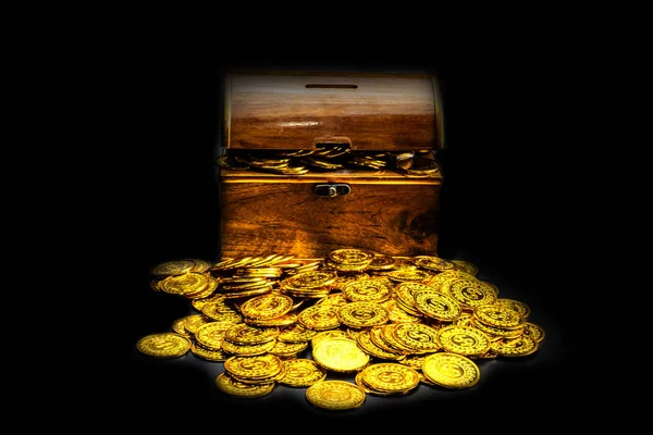Monedas Oro Apiladas Cofre Del Tesoro Sobre Fondo Negro — Foto de Stock