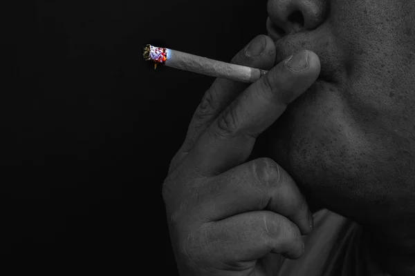 Homem Fumando Cigarro Imagem Cigarro Mão Com Fumaça — Fotografia de Stock