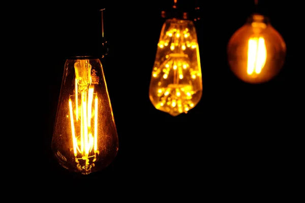 Klassiska Retro Glödlampa Ledde Elektrisk Lampa Svart Bakgrund Vintage Lampa — Stockfoto