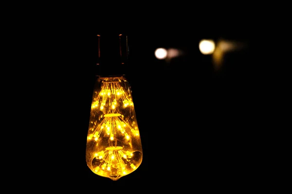 Klasické Retro Žárovka Led Lampa Elektrická Černém Pozadí Vintage Žárovka — Stock fotografie
