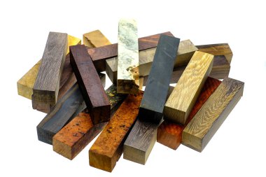 Set egzotik ahşap boşlukları kalem için gerçek ve beyaz arka plan üzerinde DIY
