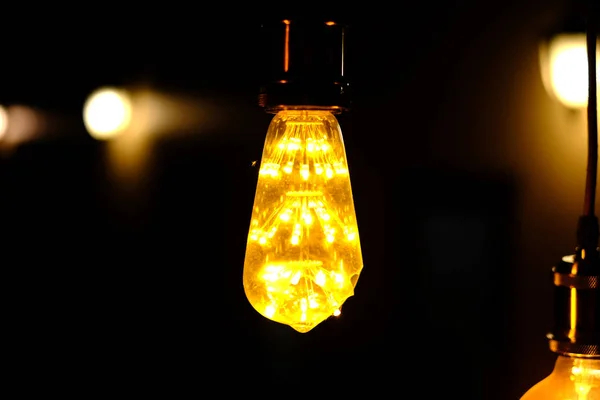 Klasické Retro Žárovka Led Lampa Elektrická Černém Pozadí Vintage Žárovka — Stock fotografie