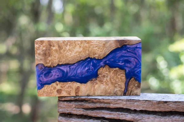 エポキシ レジン バール サラオの安定化木材の抽象アート分離空白の背景 — ストック写真