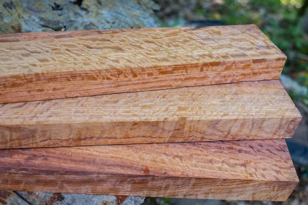 Holz Hat Tigerstreifen Oder Lockige Streifenmaserung Holz Exotische Schöne Muster — Stockfoto