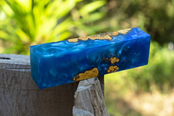 エポキシ樹脂の安定化 Afzelia バール エキゾチックな木を鋳造 クローズ アップ青空抽象美術背景テクスチャ ブランクのためのハイブリッド — ストック写真