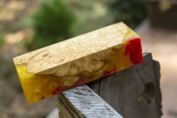 Colata resina epossidica Stabilizzare Afzelia burl legno esotico, chiudere — Foto Stock