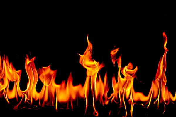 火災炎抽象アート ブラックの背景に 燃えるレッド ホット火花上昇 燃えるようなオレンジ色の輝く飛行粒子 — ストック写真