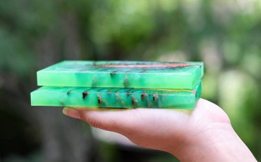 El tutma döküm epoksi reçine Stabilize çam kozalağı soyut sanat bulanıklık arka plan