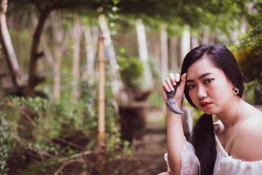 karambit knife in lady hand