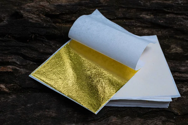 Gold leaf and empty space — Stock Photo, Image