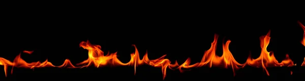 Огненное пламя на черном фоне абстрактного искусства — стоковое фото