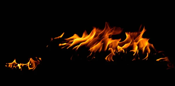 Огненное пламя на черном фоне абстрактного искусства — стоковое фото