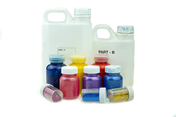 Mezcla de resina epoxi de color en taza de plástico —  Fotos de Stock