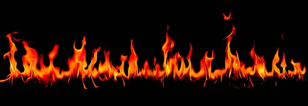 Ogień płomieni na abstrakcyjne czarne tło — Zdjęcie stockowe
