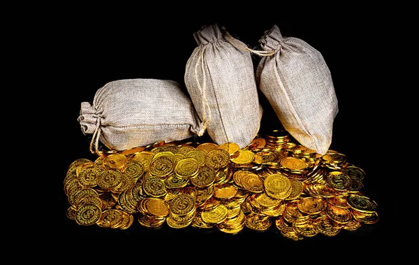 Στοίβαγμα χρυσό κέρμα σε στοίβα θησαυρό — Φωτογραφία Αρχείου