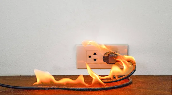 Auf Feuer Elektrische Stecker Steckdose Wand Trennwand Elektrischer Kurzschluss Ausfall — Stockfoto