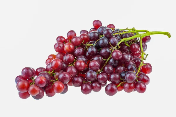 Cacho de uva vermelha madura isolado em blackground branco — Fotografia de Stock