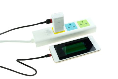 Adaptör akıllı telefon şarj cihazı prize takıldı