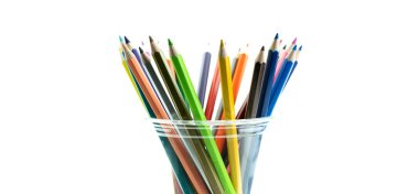 Beyaz arkaplanda çizim yapmak için pastel boya koleksiyonu,