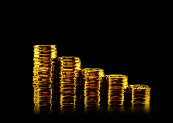Montones de monedas de oro apiladas — Foto de Stock