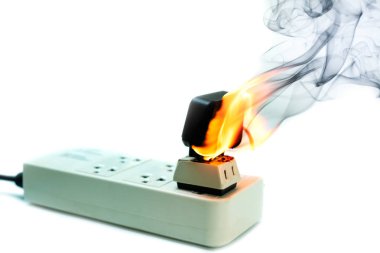 Yangın tapasında Receptacle ve beyaz arkaplanda adaptör