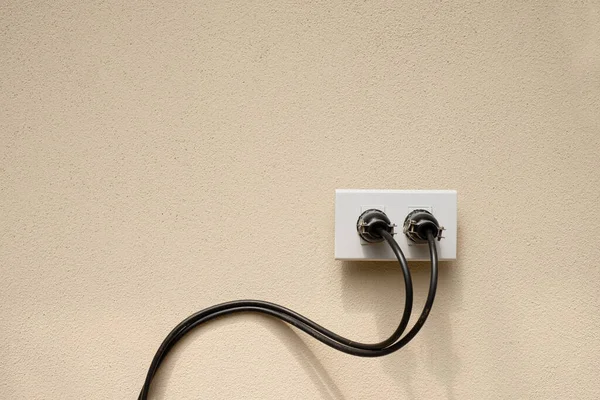 Enchufe Alambre Eléctrico Receptáculo Fondo Pared Hormigón — Foto de Stock