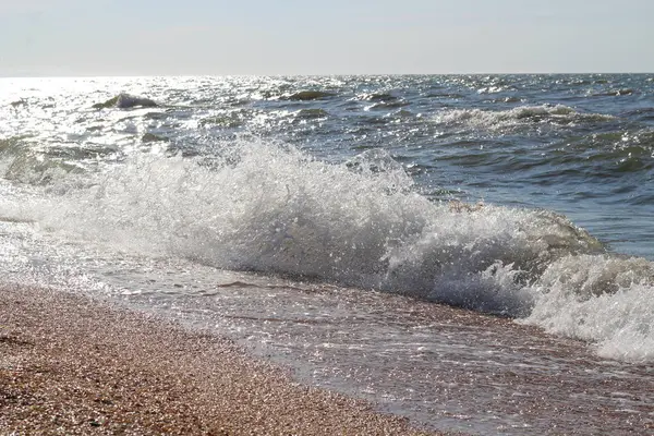 Волны Пляже Морского Побережья Яркий Солнечный День — стоковое фото