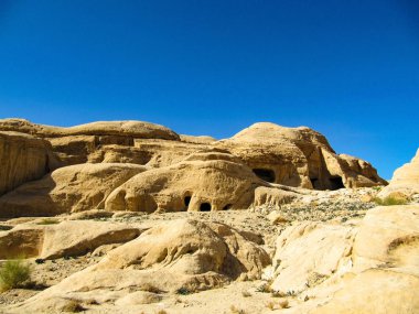 Kırmızı kayalar mağaralarda antik kenti