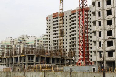 içinde çok yüksek binalar inşaat ve vinçler için yer