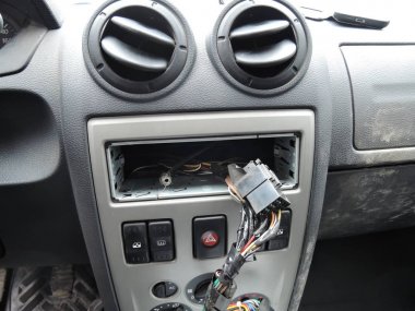 Ses reciever hırsızlığından sonra araba panosu