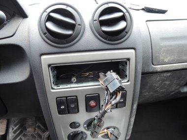 Ses reciever hırsızlığından sonra araba panosu