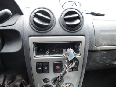 Ses reciever hırsızlığından sonra araba panosu