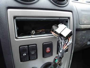 Ses reciever hırsızlığından sonra araba panosu