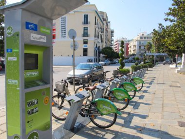 Kavala Bisiklet kiralama ile bisiklet Park. Yunanistan, Kavala - Sertember 10, 2014